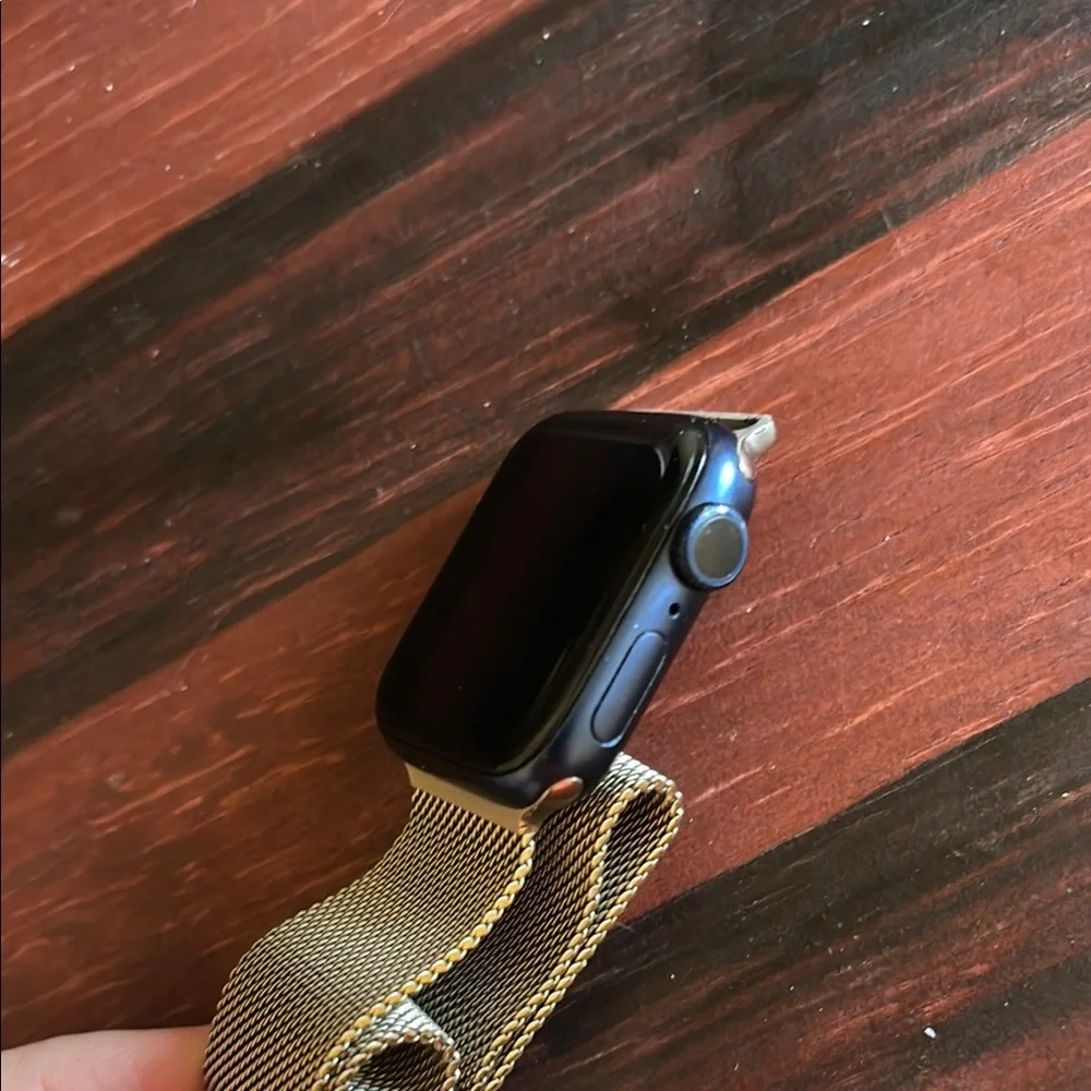 Blue Series 6 — 40 MM Apple Watch w/ Gold chained band. - Picture 4 of 4